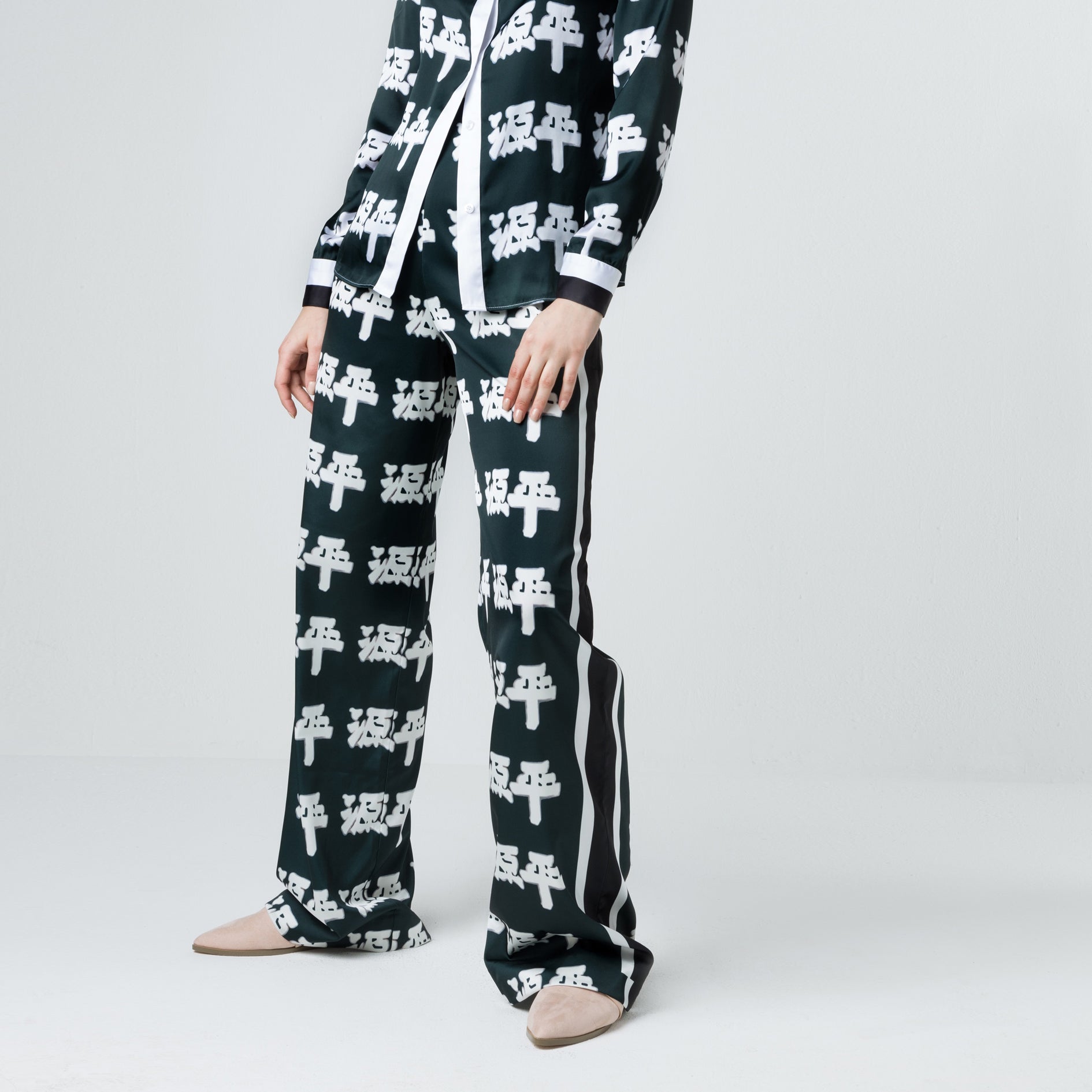 Japanese Letters Pants - Zena Presley